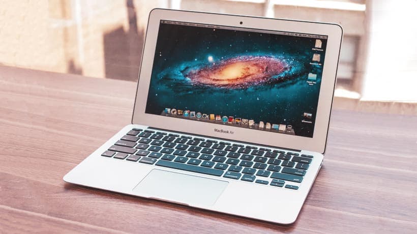 Pack Apple MacBook Air 2014 - 128Go/4Go Ram + Pagne de 8 Mars 2022 offert
